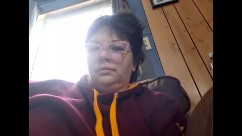 Snapshot of hippihope420 chatting on February 11, 3:18 pm Bella online show from February 11, 3:18 pm