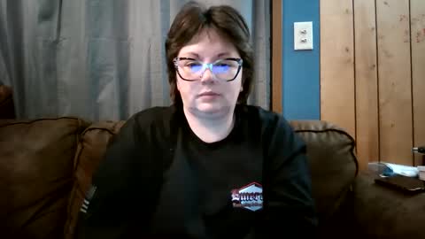 Snapshot of hippihope420 chatting on February 25, 5:30 am Bella online show from February 25, 5:30 am