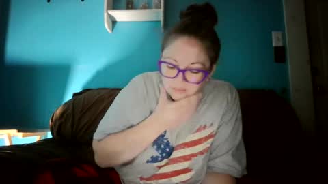 Snapshot of hippihope420 chatting on September 25, 11:53 am Bella online show from September 25, 11:53 am