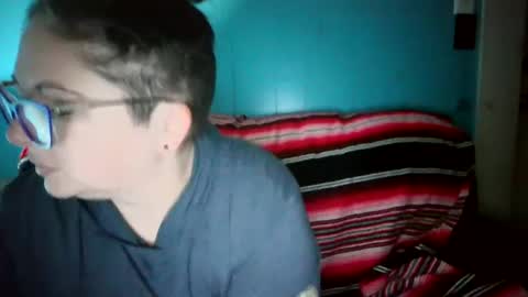 Snapshot of hippihope420 chatting on October 26, 7:26 am Bella online show from October 26, 7:26 am