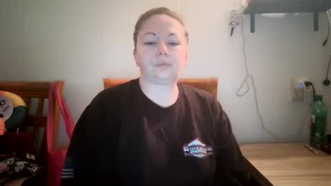 Snapshot of hippihope420 chatting on October 23, 12:44 pm Bella online show from October 23, 12:44 pm