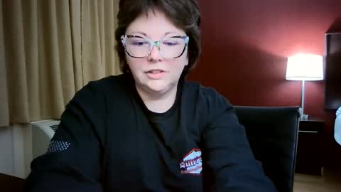 Snapshot of hippihope420 chatting on March 6, 2:09 am Bella online show from March 6, 2:09 am