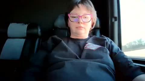 Snapshot of hippihope420 chatting on March 9, 11:25 pm Bella online show from March 9, 11:25 pm