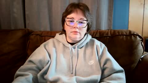 Snapshot of hippihope420 chatting on March 1, 5:52 am Bella online show from March 1, 5:52 am