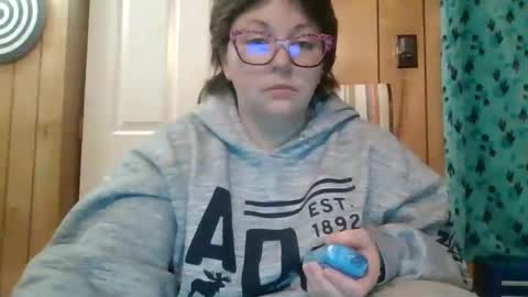 Snapshot of hippihope420 chatting on February 18, 4:37 am Bella online show from February 18, 4:37 am