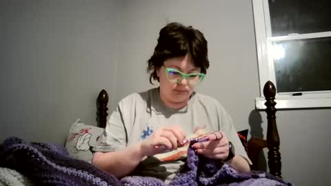 Snapshot of hippihope420 chatting on March 7, 1:09 am Bella online show from March 7, 1:09 am