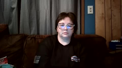 Snapshot of hippihope420 chatting on February 26, 4:41 am Bella online show from February 26, 4:41 am