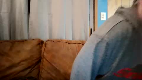 Snapshot of hippihope420 chatting on February 27, 4:31 am Bella online show from February 27, 4:31 am