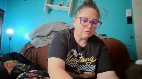 Snapshot of hippihope420 chatting on September 14, 8:40 pm Bella online show from September 14, 8:40 pm