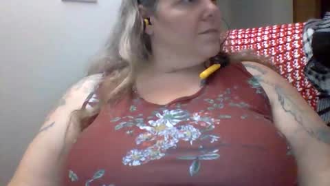 hippysnewhere online show from June 7, 12:28 am