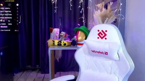 Ella online show from April 16, 9:39 pm