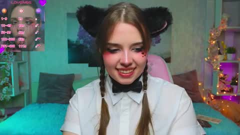 Snapshot of hollisbelch chatting on March 5, 6:12 pm Lux online show from March 5, 6:12 pm