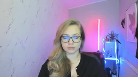 Holly online show from October 21, 5:39 pm