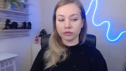 Snapshot of holly_bb95 chatting on January 22, 3:31 am Holly online show from January 22, 3:31 am
