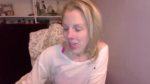 holly_bourbon online show from March 17, 11:20 pm