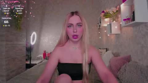 holly_molly8 online show from November 15, 10:44 pm