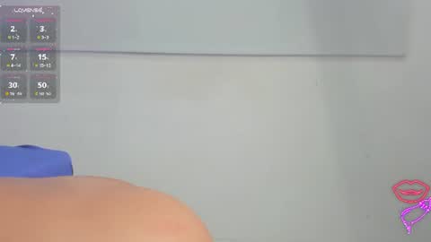 holly_nicole18 online show from June 23, 7:34 pm