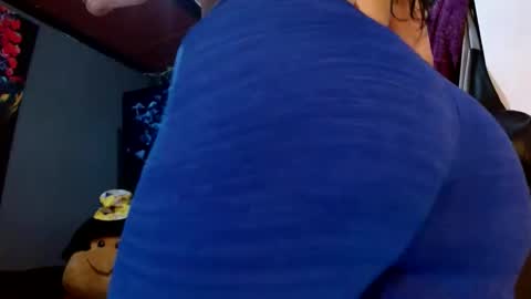 holly_thomsonx69 online show from January 15, 5:47 pm