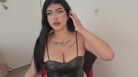 Holly online show from November 22, 5:26 pm