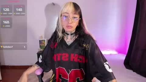 Holly Hudson     online show from July 16, 12:43 pm
