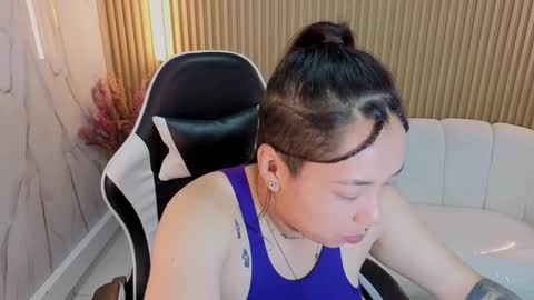 Holly  online show from October 31, 1:15 pm