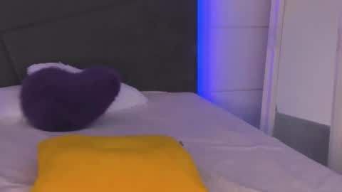 HollyTaillor online show from October 31, 7:01 am