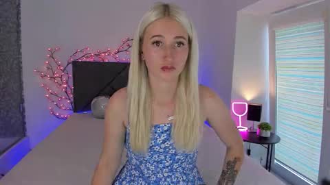 HollyTaillor online show from September 15, 12:13 pm