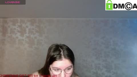 Welcome guys  Pleasure to see you all here  My name is MichaelaTip menu is active Private is open  online show from December 21, 2:52 am