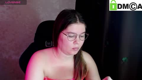 Welcome guys  Pleasure to see you all here  My name is MichaelaTip menu is active Private is open  online show from November 3, 6:17 am