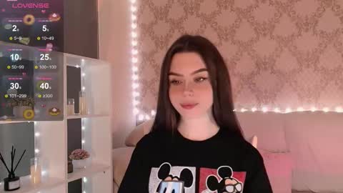 Mia online show from December 1, 3:54 am