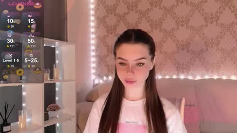 Mia online show from December 2, 4:03 am