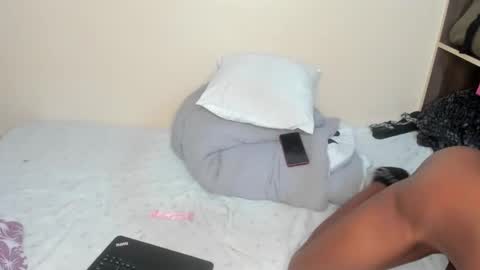 Snapshot of honey_bunny0 chatting on September 13, 1:52 pm honey_bunny0 online show from September 13, 1:52 pm