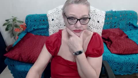 Snapshot of honey_lady_ chatting on February 15, 9:05 am Honey Lady online show from February 15, 9:05 am