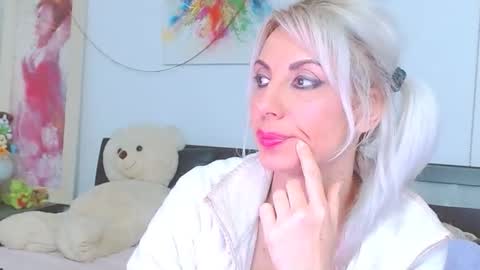 honey_lara online show from February 19, 3:28 am