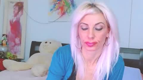 honey_lara online show from December 17, 6:39 am