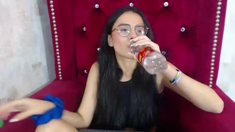 Emily online show from December 5, 3:46 pm