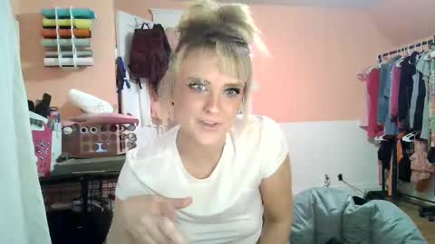 HoneyDrippinBunny online show from February 3, 5:51 am