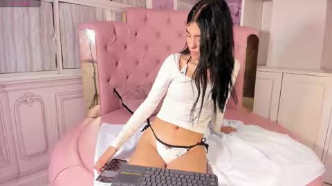 honeynight_ online show from October 15, 6:05 am