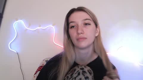 honeyveil online show from April 13, 1:23 pm