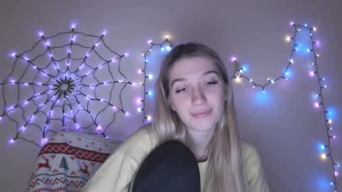 honeyveil online show from December 3, 9:28 pm