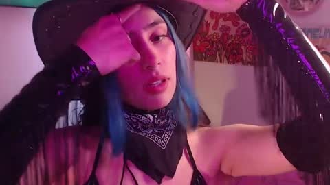    online show from December 9, 9:27 pm