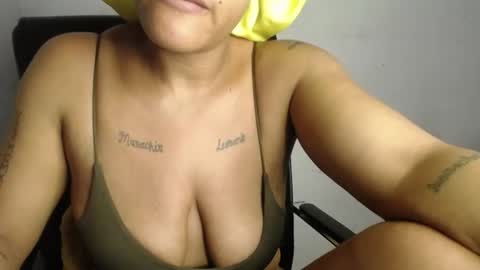 horny_ebonygirl_ online show from March 27, 7:10 am