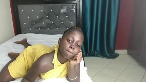 Snapshot of hornybella4 chatting on January 10, 2:35 am Bella online show from January 10, 2:35 am