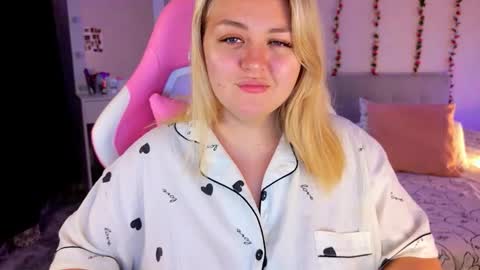 Snapshot of hornycakee chatting on October 16, 12:30 pm HornyCakee online show from October 16, 12:30 pm