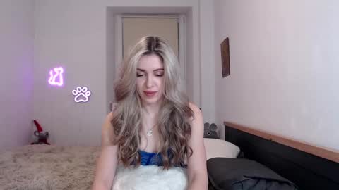 Snapshot of hot_berry69 chatting on March 12, 10:39 pm Dashka online show from March 12, 10:39 pm