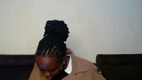 Linah online show from November 5, 6:35 pm