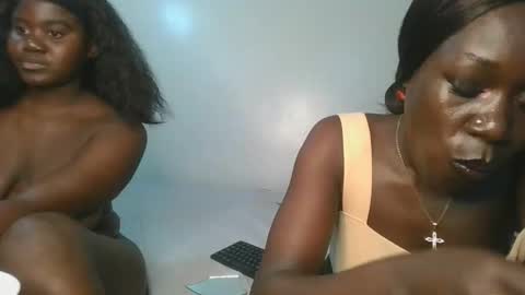 Hot petite online show from April 7, 7:27 pm