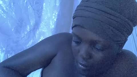 RAYLAH online show from April 18, 7:18 pm