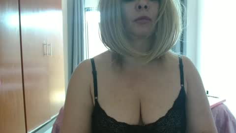 Snapshot of hot_wiffe chatting on September 28, 3:39 pm sexy curve milf online show from September 28, 3:39 pm