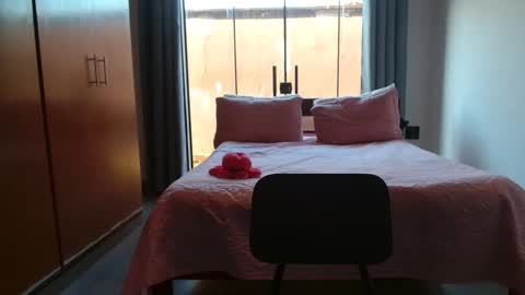 Snapshot of hot_wiffe chatting on October 7, 7:29 pm sexy curve milf online show from October 7, 7:29 pm